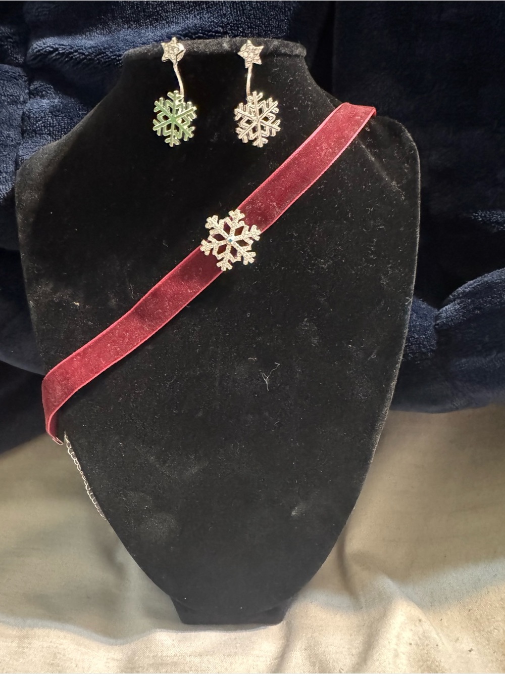 Zara Burgundy Velvet Snowflake Choker & Earrings Set